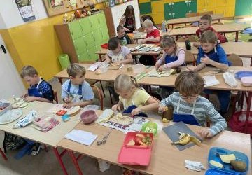 Zdrowo, kolorowo i smacznie – klasy 2a i 2b uczą się, jak dbać o zdrowie!